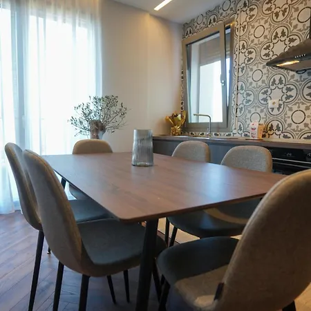 Ak Apartment *